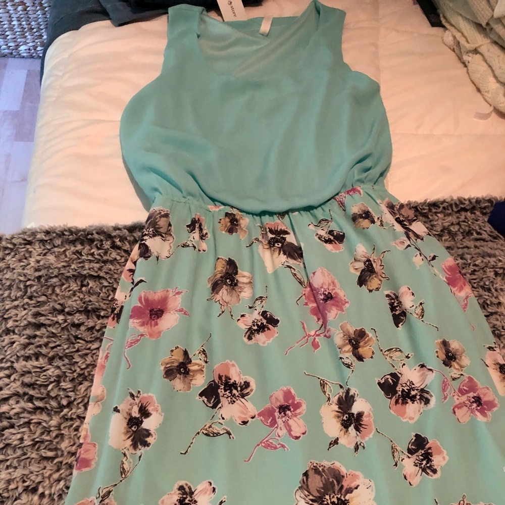Mia and Tess size small maxi dress.